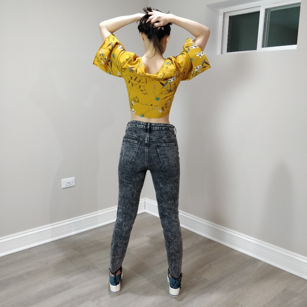 Guess dark wash ripped ankle jeans - Picture 3 of 9